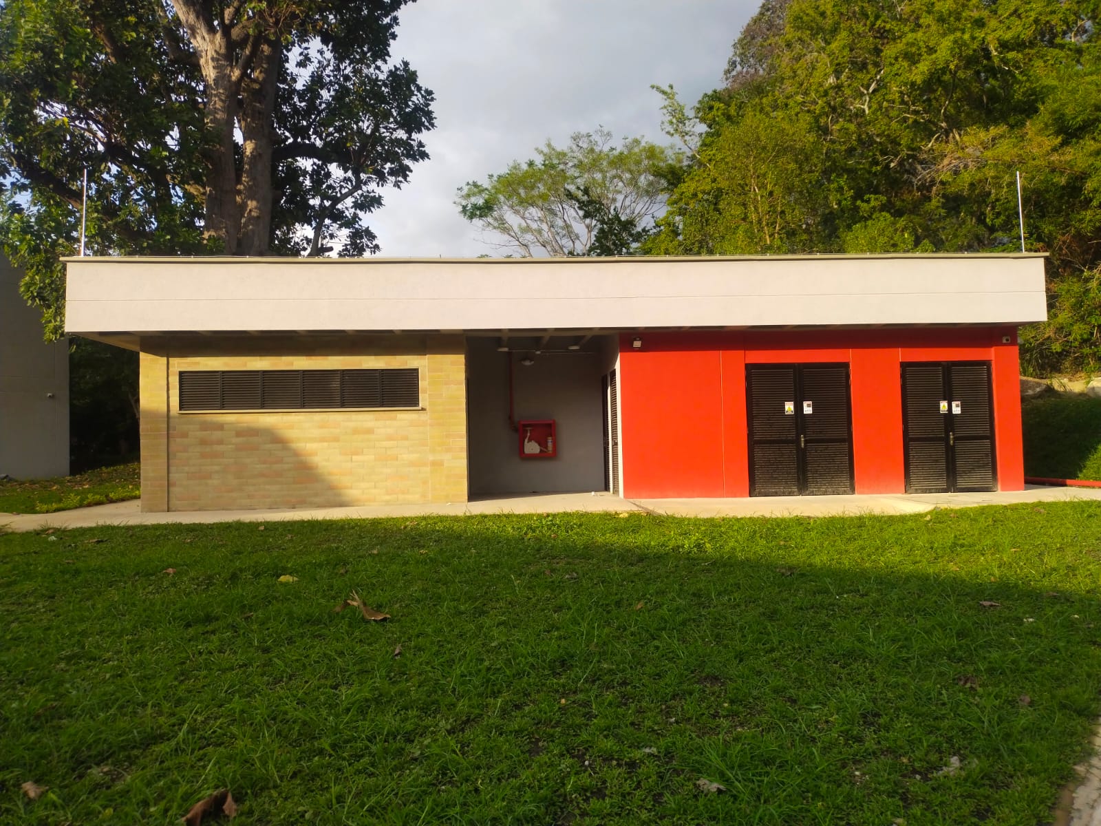 Subestación – Rejillas y puertas