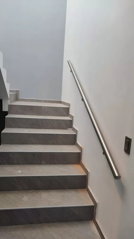 Pasamanos minimalista
